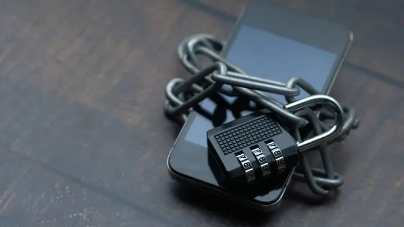 A phone screen showing a padlock, indicating encryption